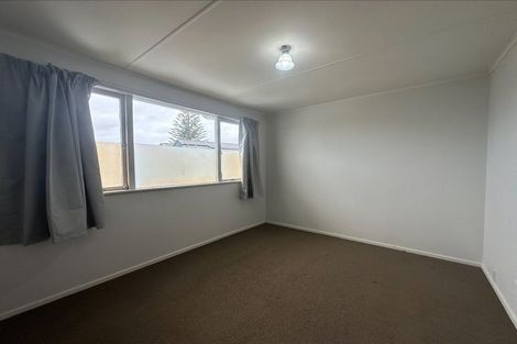 Photo of property in 1/14 Roberts Road, Te Atatu South, Auckland, 0610