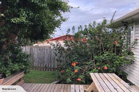 Photo of property in 45 Hutchinson Avenue, New Lynn, Auckland, 0600