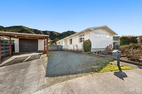 Photo of property in 22 Denver Grove, Totara Park, Upper Hutt, 5018