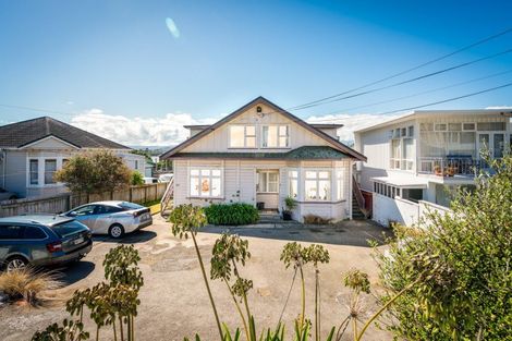 Photo of property in 87 Queens Drive, Lyall Bay, Wellington, 6022