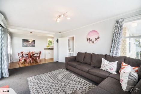 Photo of property in 3/10 Coroglen Avenue, Birkenhead, Auckland, 0626