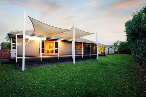 Photo of property in 27 Johnstone Drive, Fitzherbert, Palmerston North, 4410