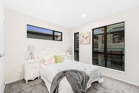 Photo of property in 10 Don Oliver Lane, Glen Eden, 0602