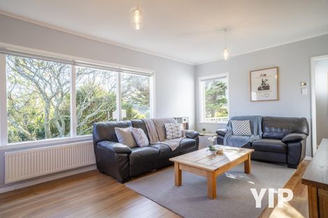 Photo of property in 9 Wakely Road, Newlands, Wellington, 6037