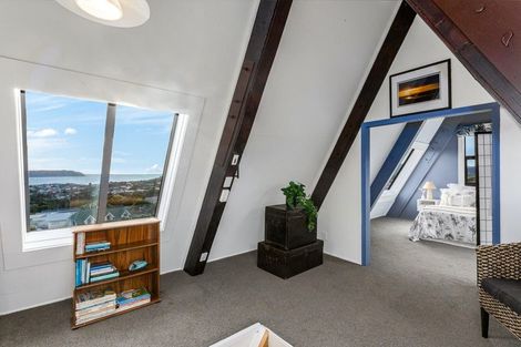 Photo of property in 112 Gloaming Hill, Titahi Bay, Porirua, 5022