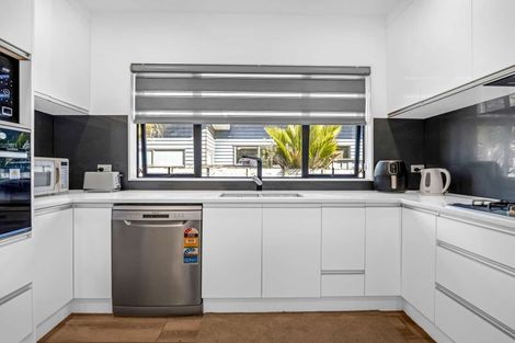 Photo of property in 43b Springs Road, Parakai, 0830