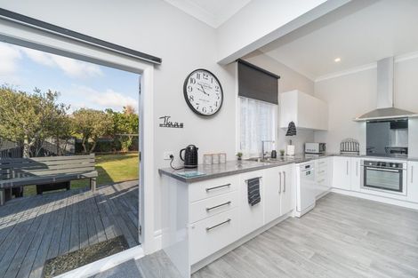 Photo of property in 38 Argyle Avenue, Takaro, Palmerston North, 4410