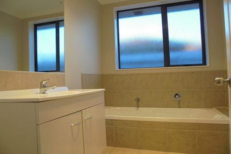 Photo of property in 203 Keri Vista Rise, Papakura, 2110