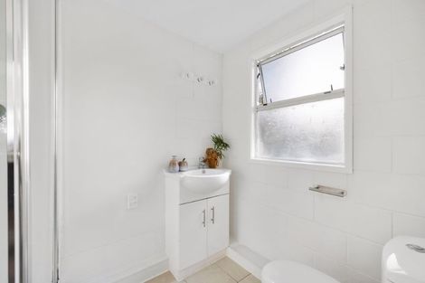 Photo of property in 1/27 Shanaway Rise, Hillcrest, Auckland, 0627
