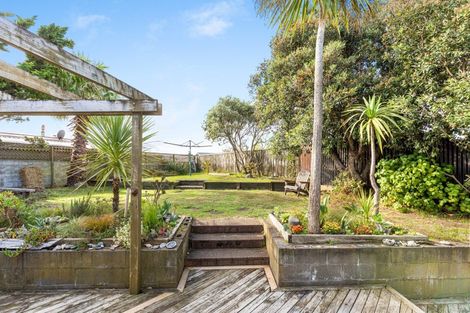 Photo of property in 6 Tainui Street, Castlecliff, Whanganui, 4501