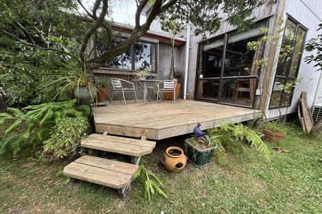 Photo of property in 2/1 Gloria Avenue, Te Atatu Peninsula, Auckland, 0610