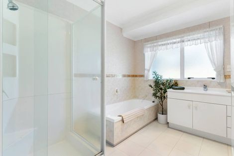 Photo of property in 10 Yarlside Place, Northpark, Auckland, 2013