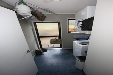 Photo of property in 15 Rice Crescent, Newlands, Wellington, 6037