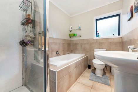 Photo of property in 53 Helleur Road, Massey, Auckland, 0614