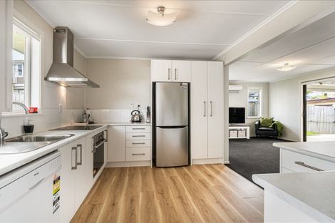 Photo of property in 22 Roberts Road, Te Atatu South, Auckland, 0610