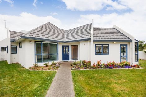 Photo of property in 8 Martin Street, Palmerston North, 4414