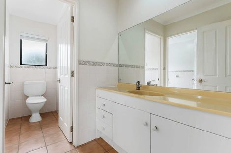 Photo of property in 27 Lothian Brae, Wattle Downs, Auckland, 2103