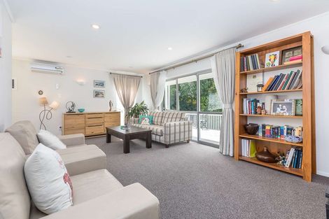 Photo of property in 17 Celeste Place, Totara Vale, Auckland, 0627