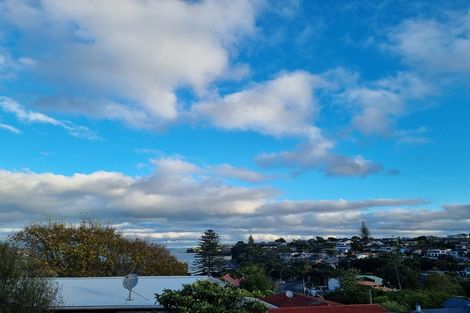 Photo of property in 2/527 Beach Road, Murrays Bay, Auckland, 0630
