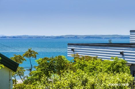 Photo of property in 2/9 Miri Road, Rothesay Bay, Auckland, 0630