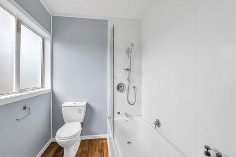 Photo of property in 2 Bone Crescent, Hawera, 4610