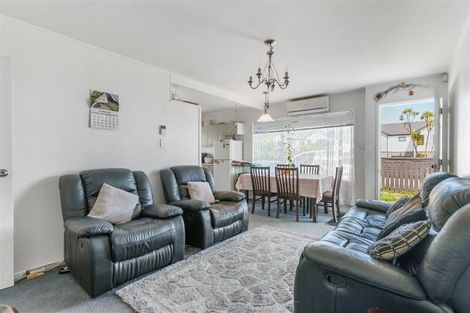 Photo of property in 2/4 Roys Road, Weymouth, Auckland, 2103