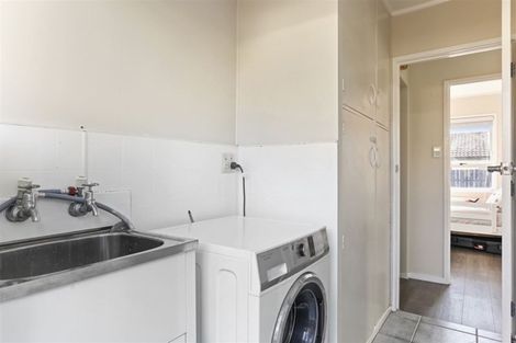 Photo of property in 2/17 Islington Avenue, New Lynn, Auckland, 0600