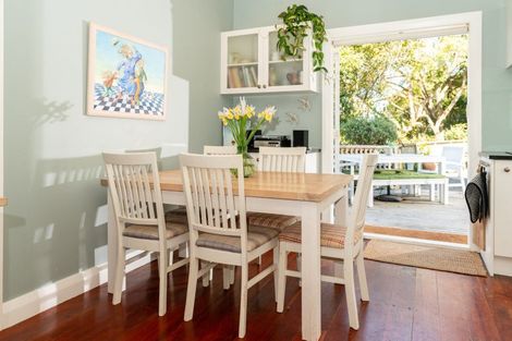 Photo of property in 113 Creswick Terrace, Northland, Wellington, 6012