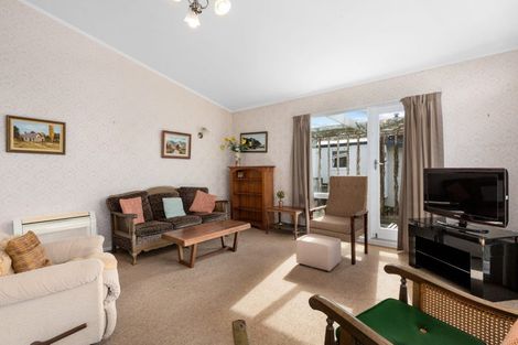 Photo of property in 25 Churton Drive, Churton Park, Wellington, 6037