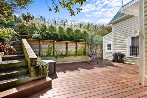 Photo of property in 14 Cameron Road, Bluff Hill, Napier, 4110