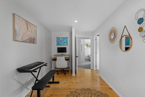 Photo of property in 40 Walton Street, Red Beach, 0932