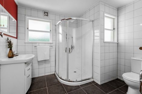 Photo of property in 16a Howard Road, Taradale, Napier, 4112