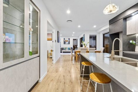 Photo of property in 25 Henriette Place, Totara Park, Auckland, 2105