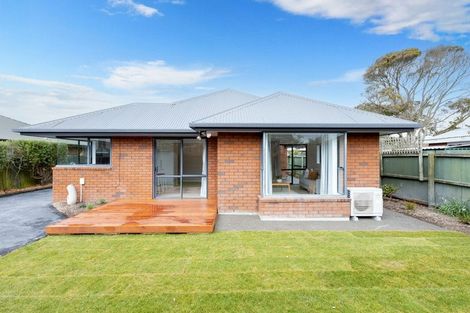 Photo of property in 2/14 Farquhars Road, Redwood, Christchurch, 8051