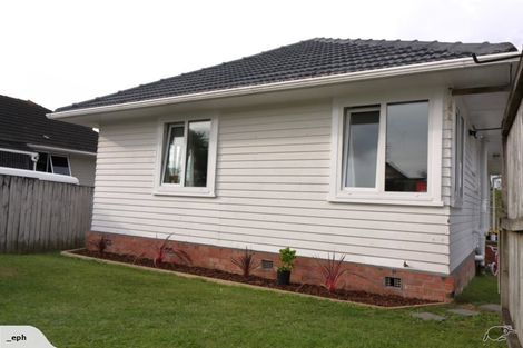 Photo of property in 8 Durham Street, Te Atatu Peninsula, Auckland, 0610