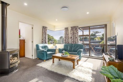 Photo of property in 10 Kowhai Street, Tawa, Wellington, 5028