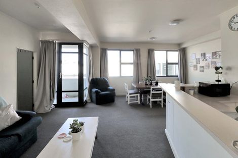 Photo of property in 17 Kent Terrace - Kent Apartments, 4b/16 Kent Terrace, Mount Victoria, Wellington, 6011