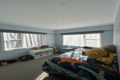 Photo of property in 74 Akaroa Drive, Maupuia, Wellington, 6022