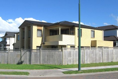 Photo of property in Waimanu Bay Village, 27/1 Piriti Drive, Te Atatu Peninsula, Auckland, 0610