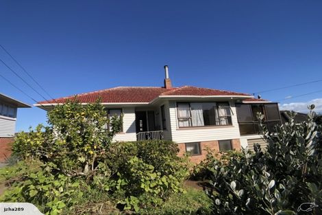 Photo of property in 8 Britton Avenue, Mount Roskill, Auckland, 1041