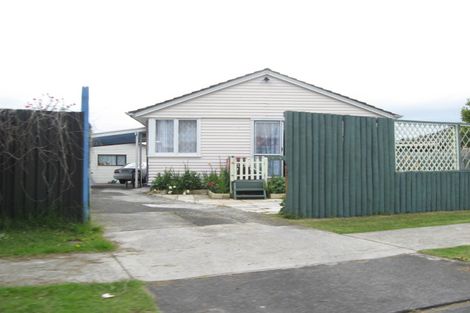 Photo of property in 45 Convair Crescent, Mangere, Auckland, 2022