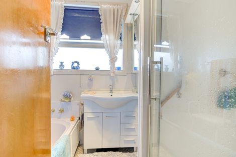 Photo of property in 15 Pryce Place, Silverdale, Hamilton, 3216