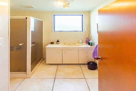Photo of property in 71 Mcfarlane Street, Oakura, 4314
