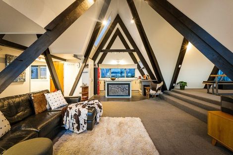 Photo of property in 112 Gloaming Hill, Titahi Bay, Porirua, 5022