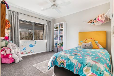 Photo of property in 36 Gilbransen Road, Kumeu, 0810