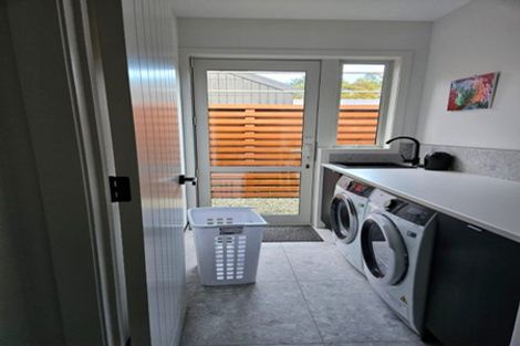 Photo of property in 5 Okoare Lane, Ferndale, New Plymouth, 4310