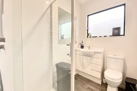 Photo of property in 5 Sunvue Road, Glen Eden, Auckland, 0602