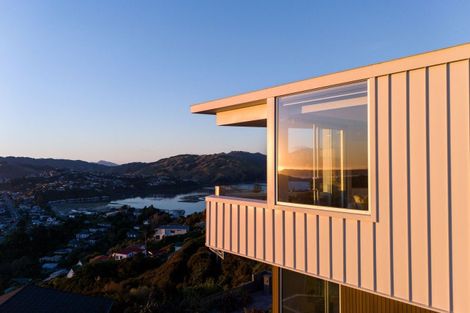 Photo of property in 10 Seascape View, Paremata, Porirua, 5024