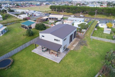 Photo of property in 79 Thomas Place, Foxton Beach, Foxton, 4815