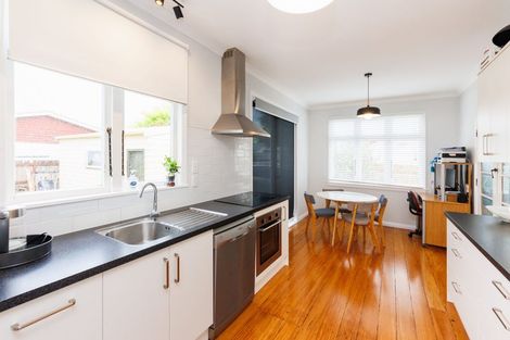 Photo of property in 77 Hillcrest Drive, Kelvin Grove, Palmerston North, 4414